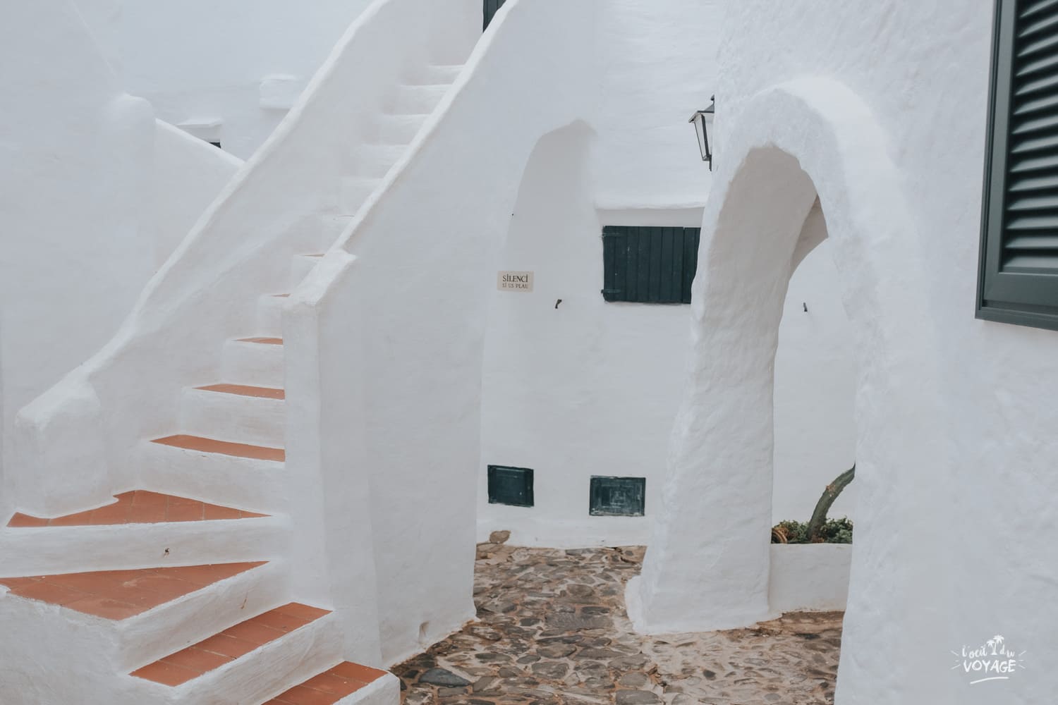 Vacances à Minorque en octobre, l'idéal pour découvrir Binibeca Vell sans la masse touristique