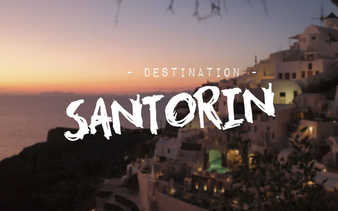 Photographie de voyage à Santorin de nuit.